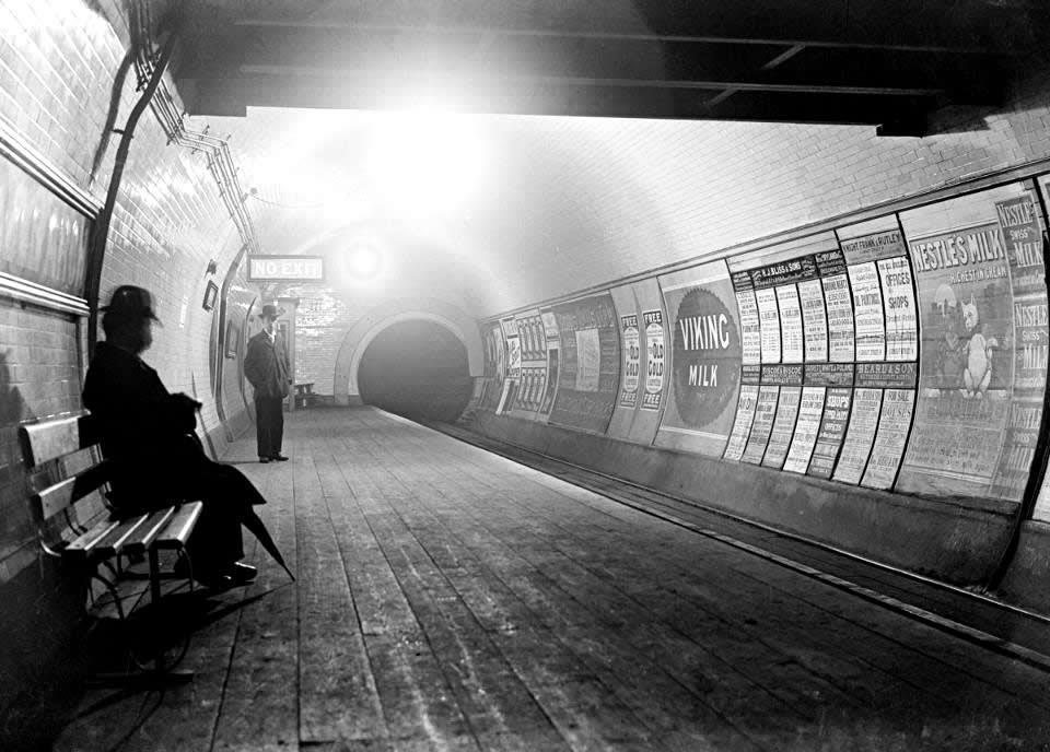 A Central London Railway platform around 1900